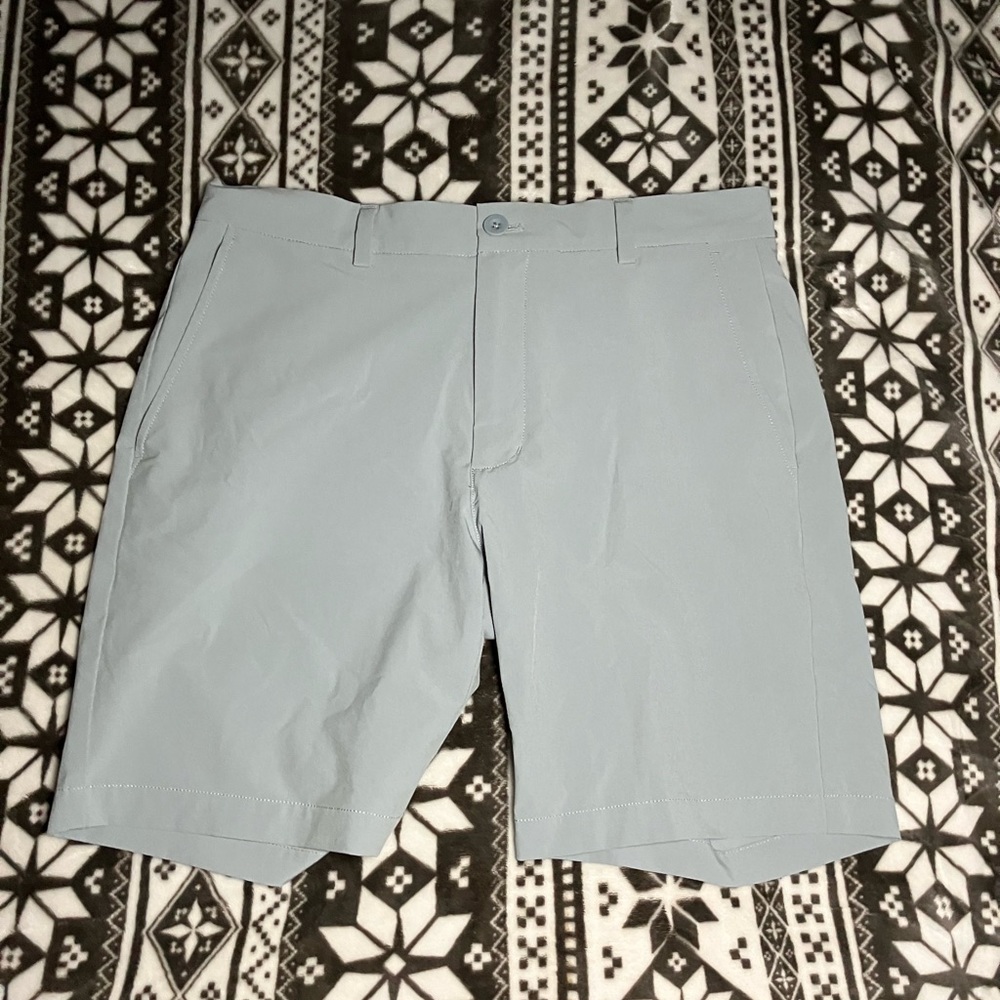 Vineyard Vines performance breaker shorts